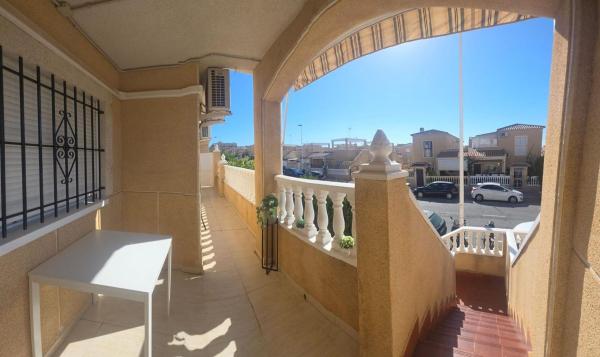 Продажа квартиры на Piso en Avenida Delfina Viudes, Parque Acuático - Sector 25, Torrevieja, Торревьеха
photo 1