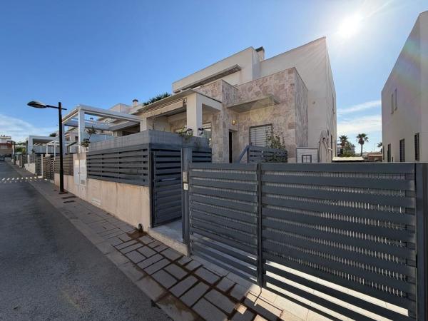 Chalet adosado en Parque Acuático - Sector 25, Torrevieja photo 1