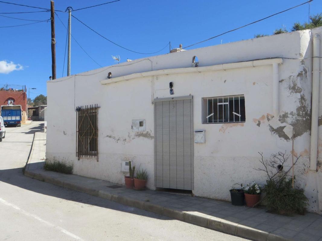 Sprzedaż niezależnego domku jednorodzinnego w Casa o chalet en Calle Santa Clara, Crevillente, Crevillente photo 1