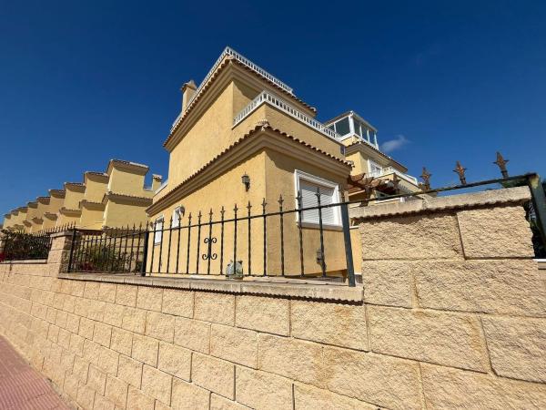 Chalet adosado en Urbanizacion los Altos, Los Balcones - Los Altos del Edén, Torrevieja photo 1