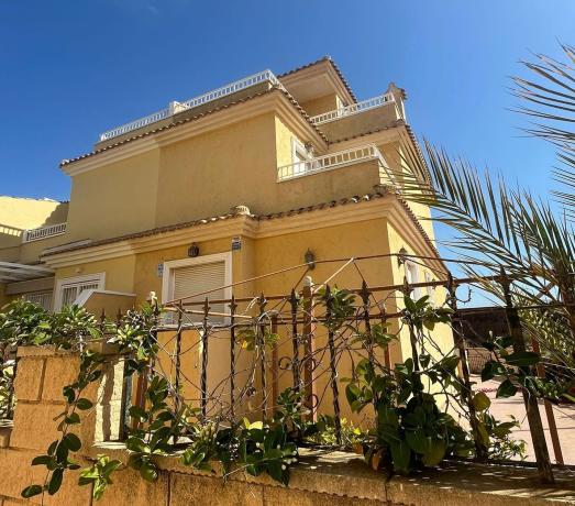 Chalet adosado en Urbanizacion los Altos, Los Balcones - Los Altos del Edén, Torrevieja thumbnail 2