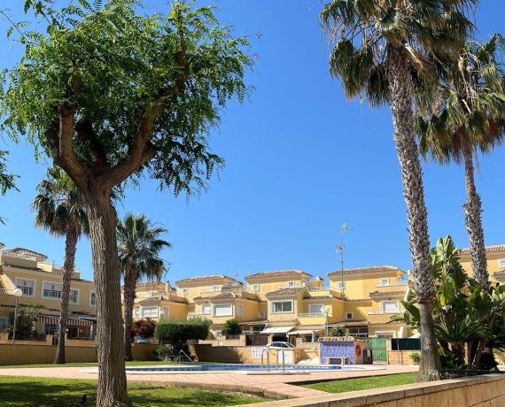 Chalet adosado en Urbanizacion los Altos, Los Balcones - Los Altos del Edén, Torrevieja thumbnail 3
