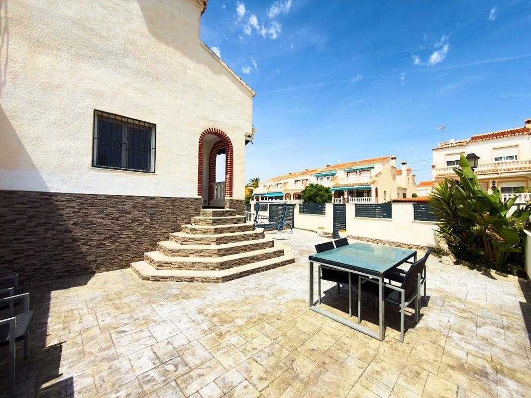 Sprzedaż niezależnego domku jednorodzinnego w Casa o chalet en La Siesta - El Salado - Torreta, Torrevieja, Torrevieja photo 4