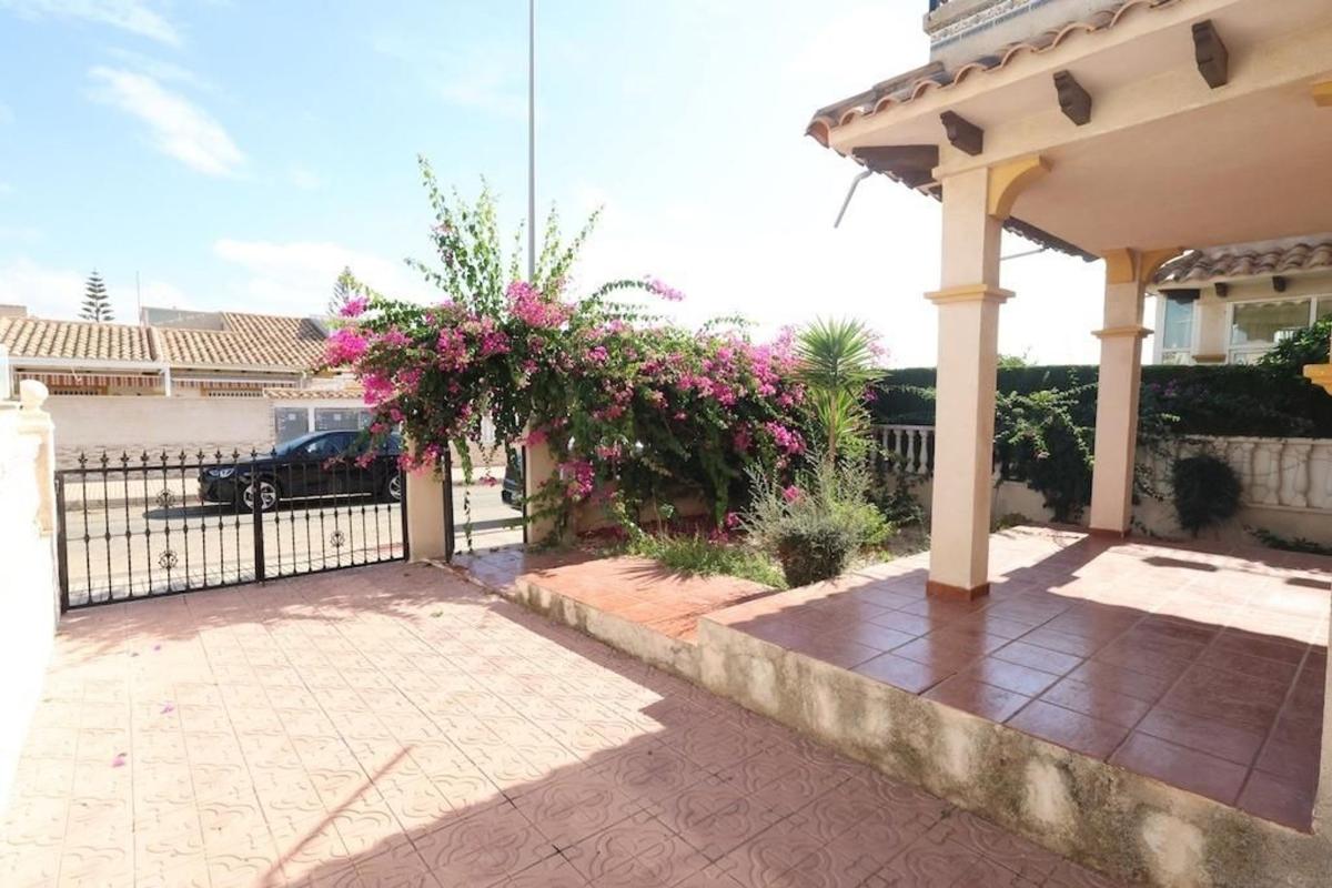 Продажа отдельного шале в Casa o chalet en Playa Flamenca, Orihuela, Ориуэла photo 4