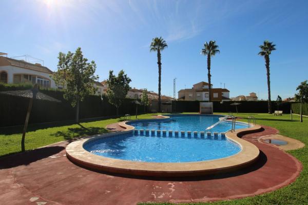 Sale of flat in Piso en La Siesta - El Salado - Torreta, Torrevieja, Torrevieja
thumbnail 2