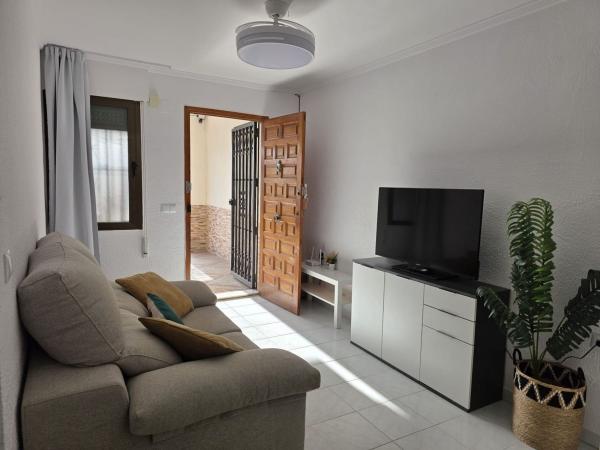 Chalet adosado en Calle Saeta, La Siesta - El Salado - Torreta, Torrevieja thumbnail 2