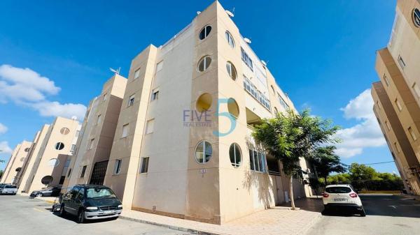 Sale of flat in Piso en La Siesta - El Salado - Torreta, Torrevieja, Torrevieja
photo 1