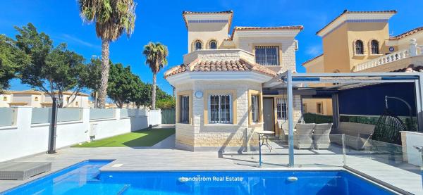 Casa o chalet independiente en Avenida Joaquín Chapaprieta, 23, Urbanizaciones, Guardamar del Segura photo 1