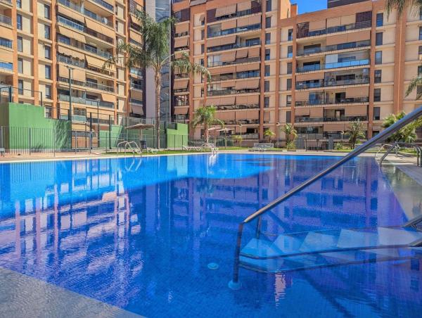 Sale of flat in Piso en Avenida Médico Ricardo Ferre, Paus, Alicante / Alacant, Alicante
photo 1