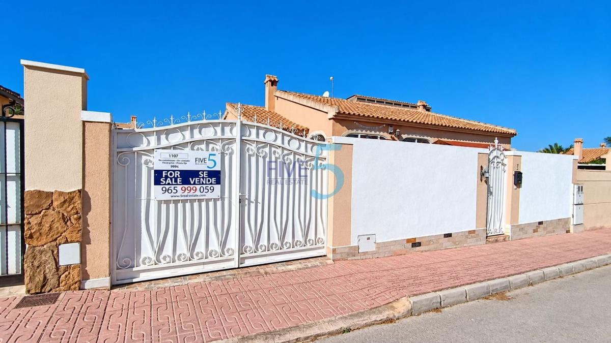 Sale of independent chalet in Casa o chalet en Benijofar, Benijofar
photo 5