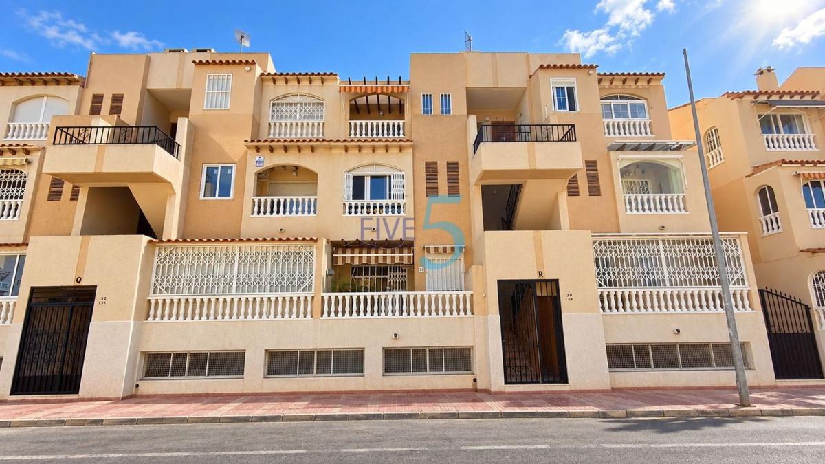 Продажа квартиры на Piso en Avenida Habaneras - Curva de Palangre, Torrevieja, Торревьеха
photo 1