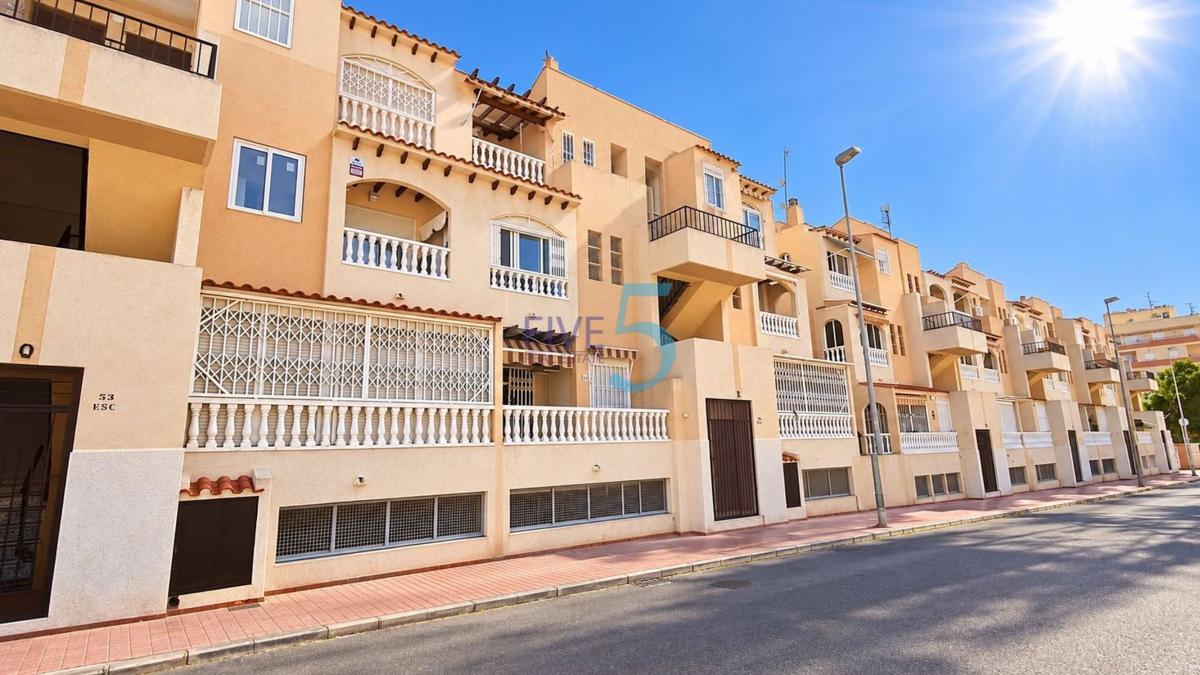 Продажа квартиры на Piso en Avenida Habaneras - Curva de Palangre, Torrevieja, Торревьеха
photo 5