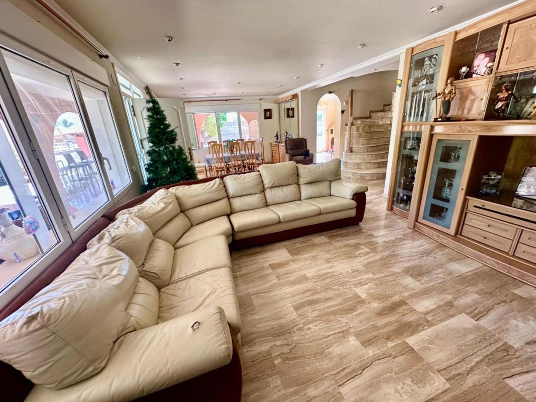 Properties for sale and rent in Spain photo 5