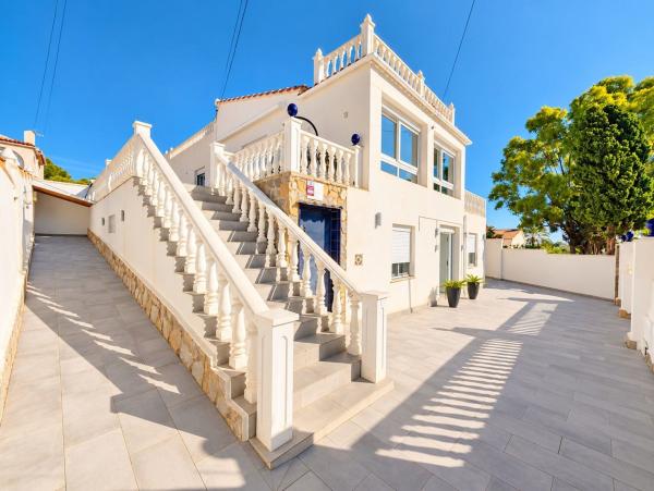 Casa o chalet independiente en Avenida de Elche, Los Balcones - Los Altos del Edén, Torrevieja photo 1