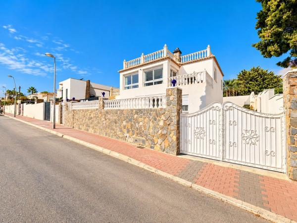 Casa o chalet independiente en Avenida de Elche, Los Balcones - Los Altos del Edén, Torrevieja thumbnail 3