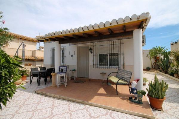 Chalet pareado en Calle Laguna Verde, 61, Los Balcones - Los Altos del Edén, Torrevieja photo 1