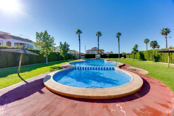 Chalet adosado en Calle Río Tajo, 40, La Siesta - El Salado - Torreta, Torrevieja photo 1