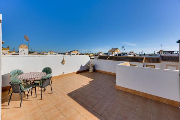 Chalet adosado en Calle Río Tajo, 40, La Siesta - El Salado - Torreta, Torrevieja thumbnail 3