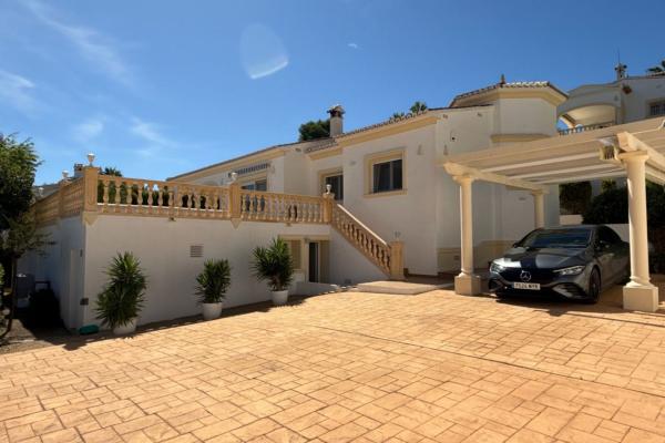 Частный шале на продаже в  Casa o chalet en El Portet-Pla del Mar, Moraira, Морайра photo 2