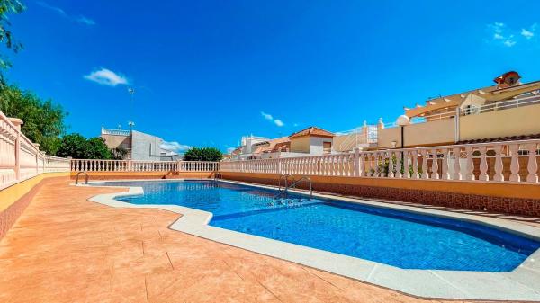 Chalet pareado en Los Balcones - Los Altos del Edén, Torrevieja thumbnail 2