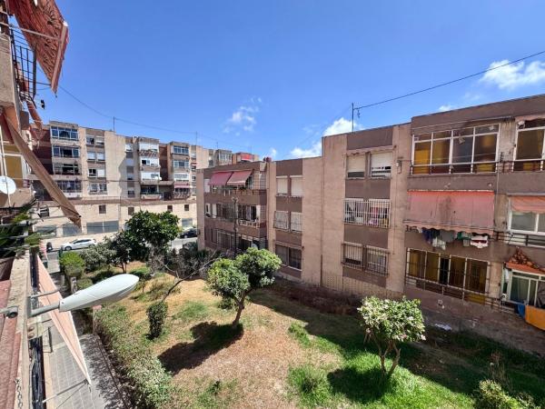 Venta de piso en Piso en Calle Benimantell, Juan XXIII, Alicante / Alacant, Alicante / Alacant
thumbnail 2