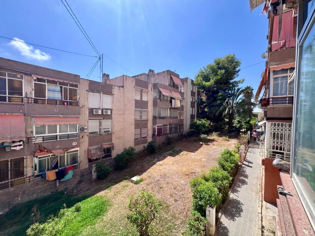 Venta de piso en Piso en Calle Benimantell, Juan XXIII, Alicante / Alacant, Alicante / Alacant
photo 3