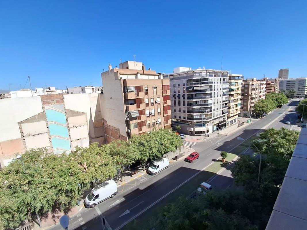 Venta de piso en Piso en Benalúa, Alicante / Alacant, Alicante / Alacant
photo 2
