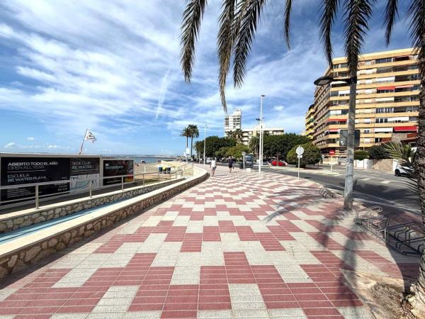 Venta de piso en Piso en Calle Brasil, 4, Calas de Santiago Bernabeu, Santa Pola, Santa Pola
photo 1