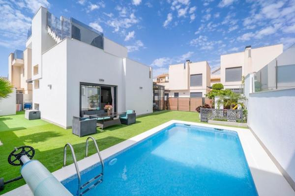 Casa o chalet independiente en Calle Maria San Gil Noain, Parque Acuático - Sector 25, Torrevieja photo 4
