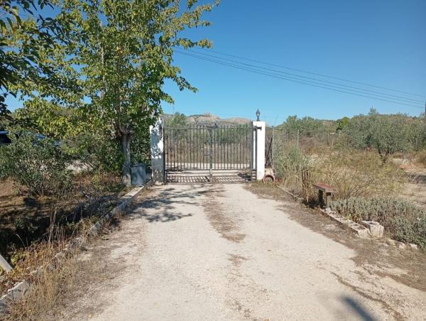 Частный шале на продаже в  Casa o chalet en Plaza Poligono 1, Sax, Сакс photo 4