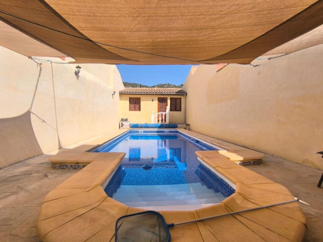 Продажа отдельного шале в Casa o chalet en Monovar, Моновар photo 2