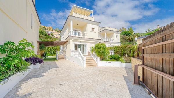 Частный шале на продаже в Casa o chalet en Calle Copenhaghen, 44, Pueblo Español - Coveta Fumá, El Campello, Эль Кампельо photo 1