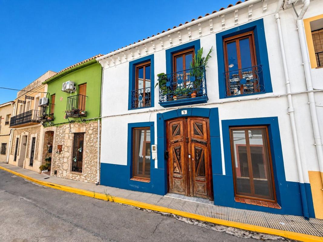 Properties for sale and rent in Spain photo 2