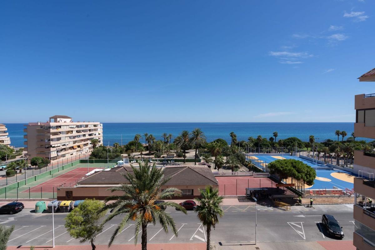 Sale of apartment in Piso en Calle del Cabo, Cabo Cervera, Torrevieja, Torrevieja
photo 3