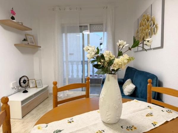 Apartment for sale in Piso en Calle Patricio Zammit, 46, Las Piscinas Naturales, Torrevieja, Torrevieja thumbnail 3