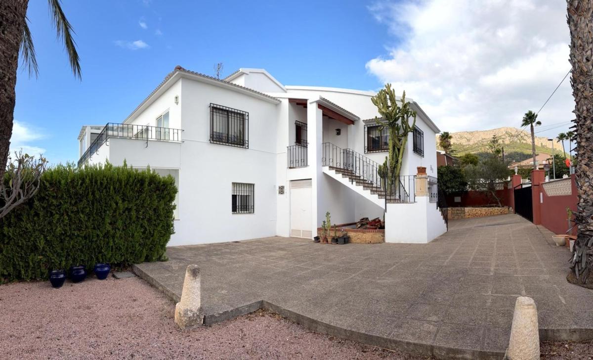 Sale of independent chalet in Casa o chalet en Via Pa Benicolada, Gargasindi, Calpe, Calpe
photo 1