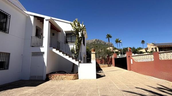 Independent chalet for sale in Casa o chalet en Via Pa Benicolada, Gargasindi, Calpe, Calpe
thumbnail 2