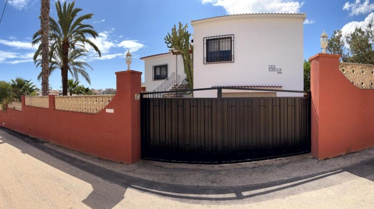 Sale of independent chalet in Casa o chalet en Via Pa Benicolada, Gargasindi, Calpe, Calpe
photo 3