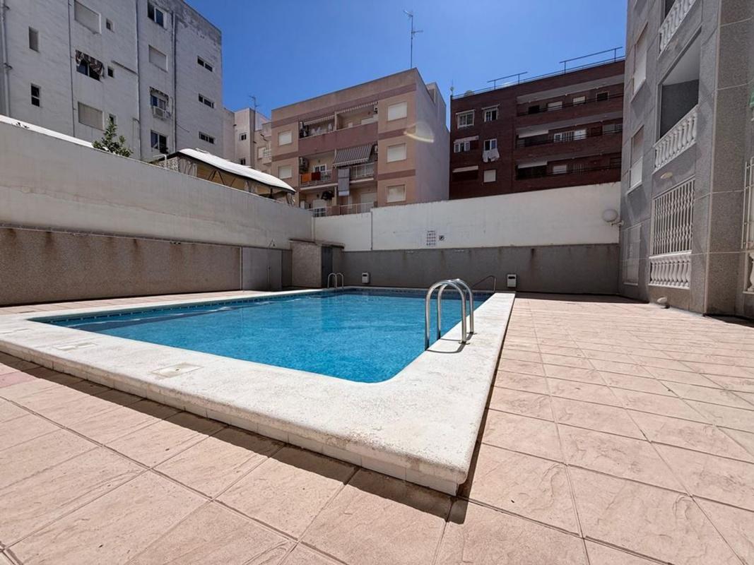 Venta de piso en Piso en Calle la Sal, Avenida Habaneras - Curva de Palangre, Torrevieja, Torrevieja
photo 2