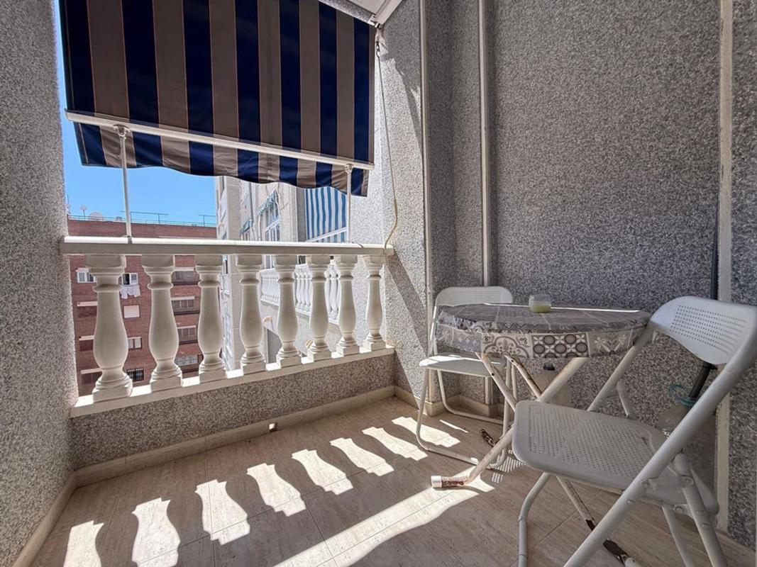 Venta de piso en Piso en Calle la Sal, Avenida Habaneras - Curva de Palangre, Torrevieja, Torrevieja
photo 3