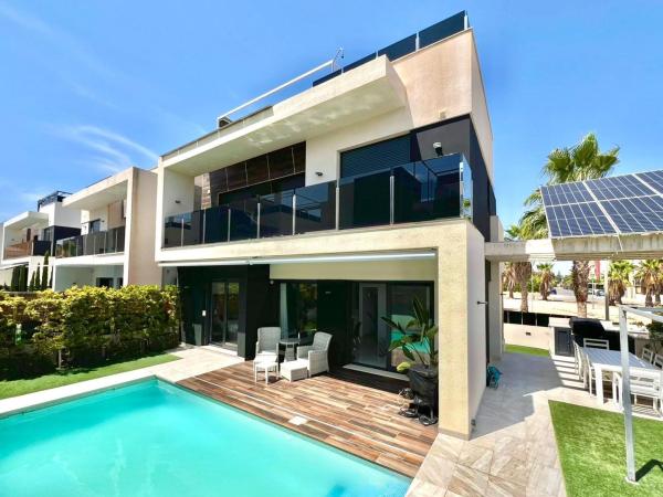 Independent chalet for sale in Casa o chalet en Calle Cabo Ortegal, Lomas de Cabo Roig, Orihuela, Orihuela
photo 1