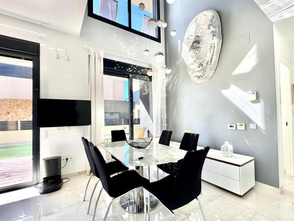 Independent chalet for sale in Casa o chalet en Calle Cabo Ortegal, Lomas de Cabo Roig, Orihuela, Orihuela
 photo 4