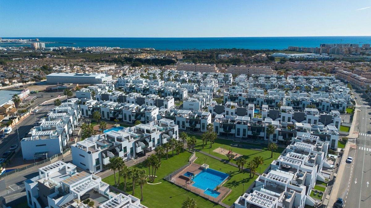 Venta de piso en Piso en Calle Humedal, Los Balcones - Los Altos del Edén, Torrevieja, Torrevieja
 photo 2
