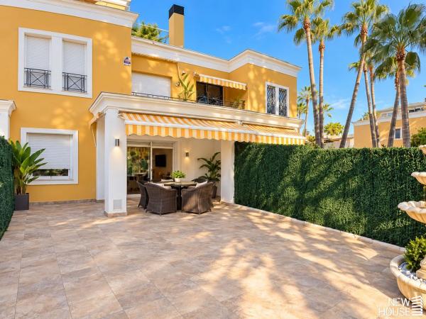 Chalet adosado en Pintor Perez Gil s/n, Alicante Golf, Alicante / Alacant photo 1