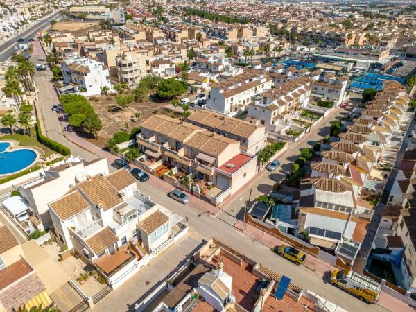 Chalet adosado en Calle Clemenules s/n, Playa Flamenca, Orihuela thumbnail 2