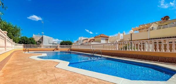 Chalet adosado en Los Balcones - Los Altos del Edén, Torrevieja thumbnail 2