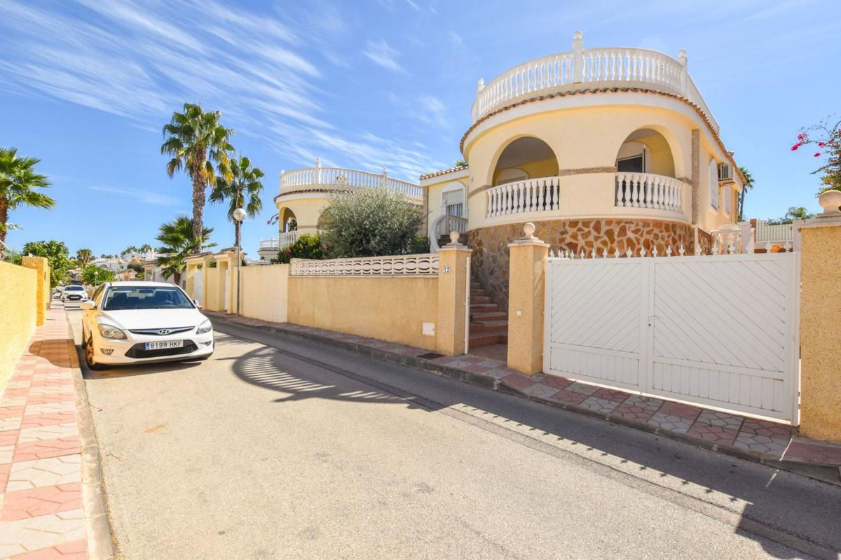 Properties for sale and rent in Spain photo 2