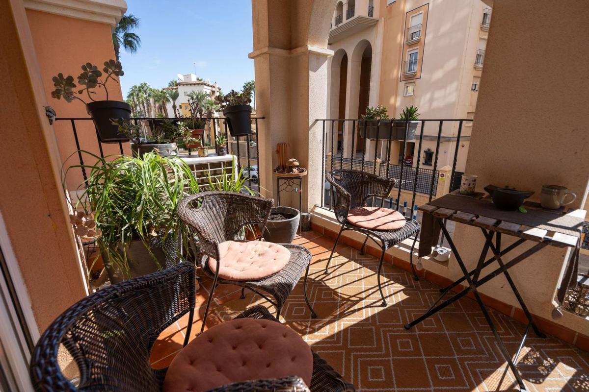 Venta de piso en Piso en Avenida Roentgen, Playa de los Locos, Torrevieja, Torrevieja
photo 3