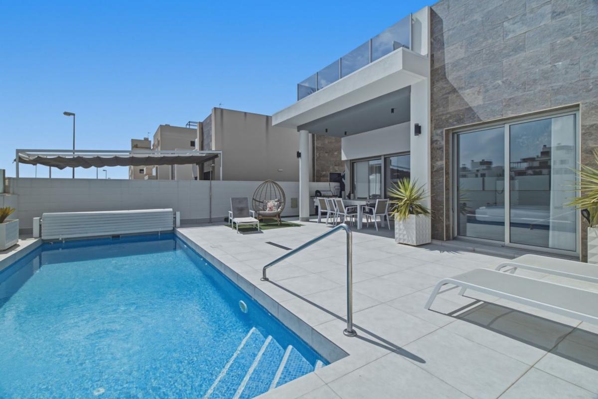 Properties for sale and rent in Spain photo 1