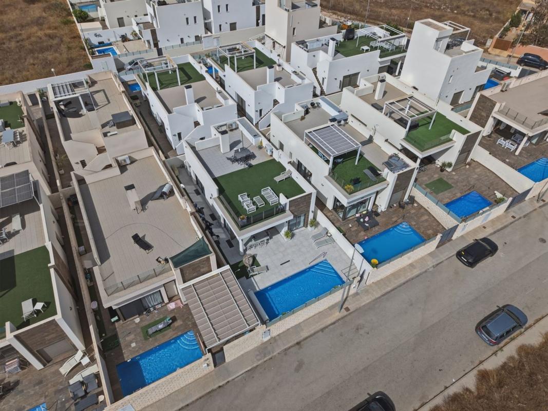 Properties for sale and rent in Spain photo 5